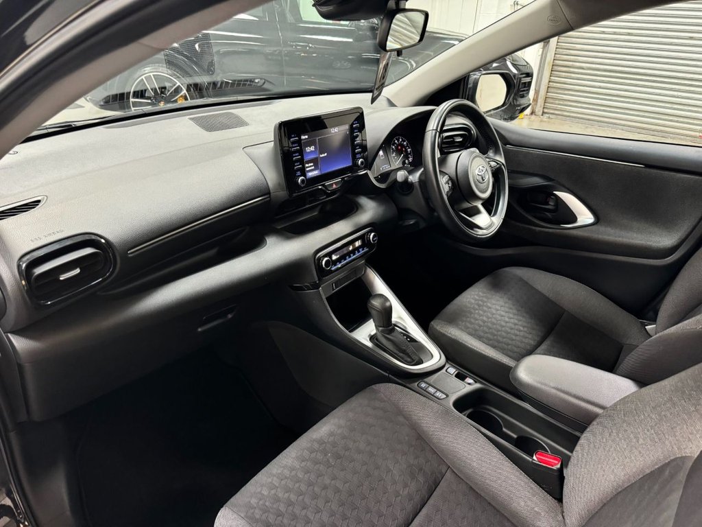 USED 2021 21 TOYOTA YARIS 1.5 ICON FHEV 5d 114 BHP REVERSE CAMERA+APPLE CAR PLAY