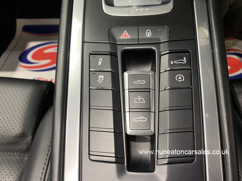 USED 2016 16 PORSCHE 911 3.8 TURBO PDK 2d 532 BHP LOW MILES
