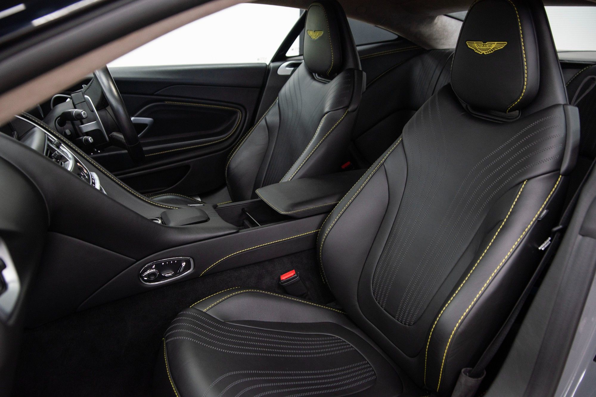 USED 2019 19 ASTON MARTIN DB11 4.0 V8 