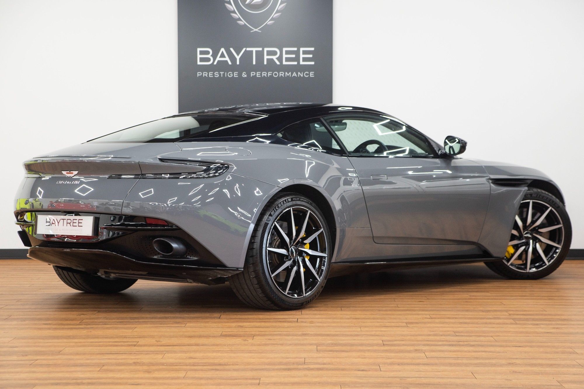 USED 2019 19 ASTON MARTIN DB11 4.0 V8 