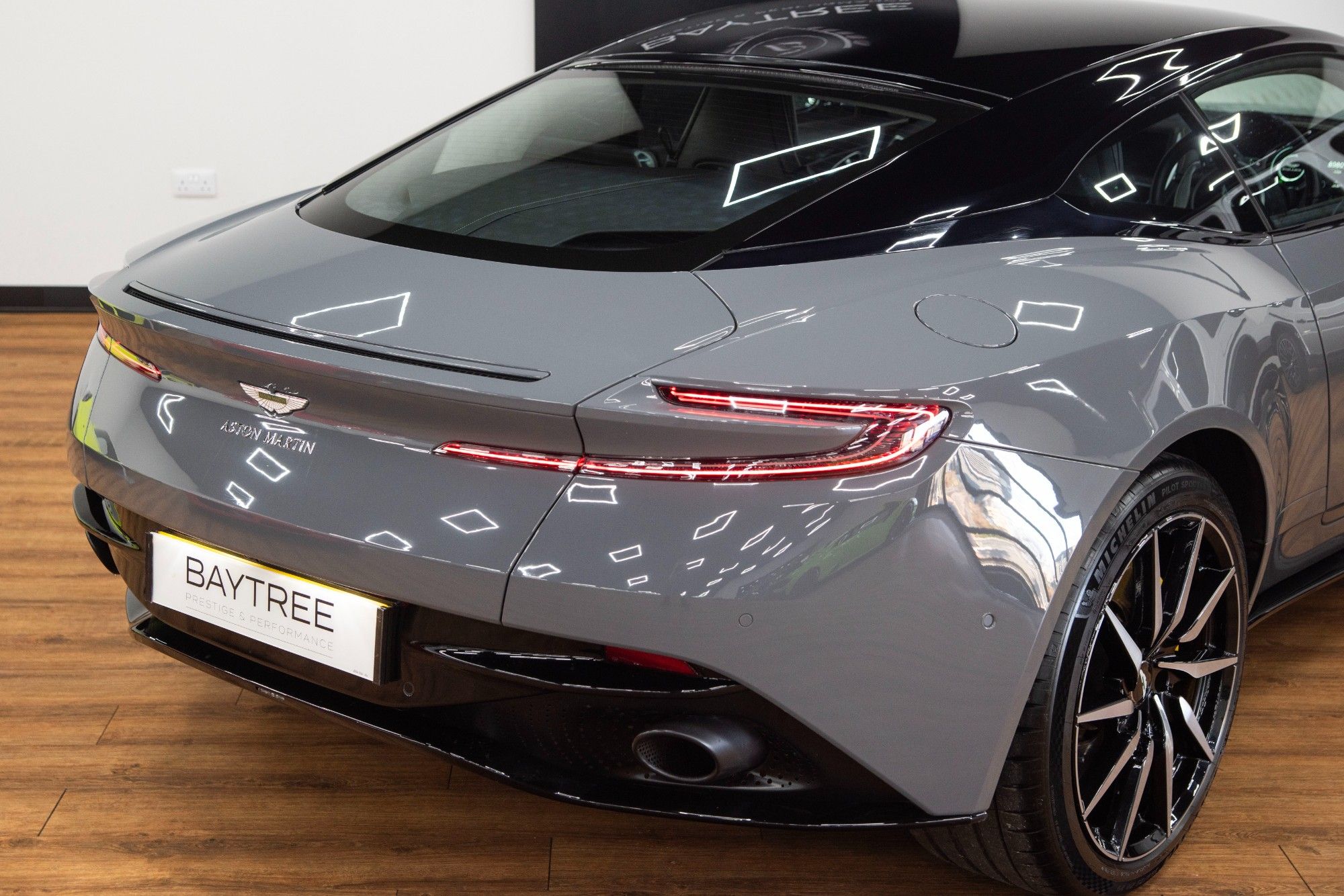 USED 2019 19 ASTON MARTIN DB11 4.0 V8 