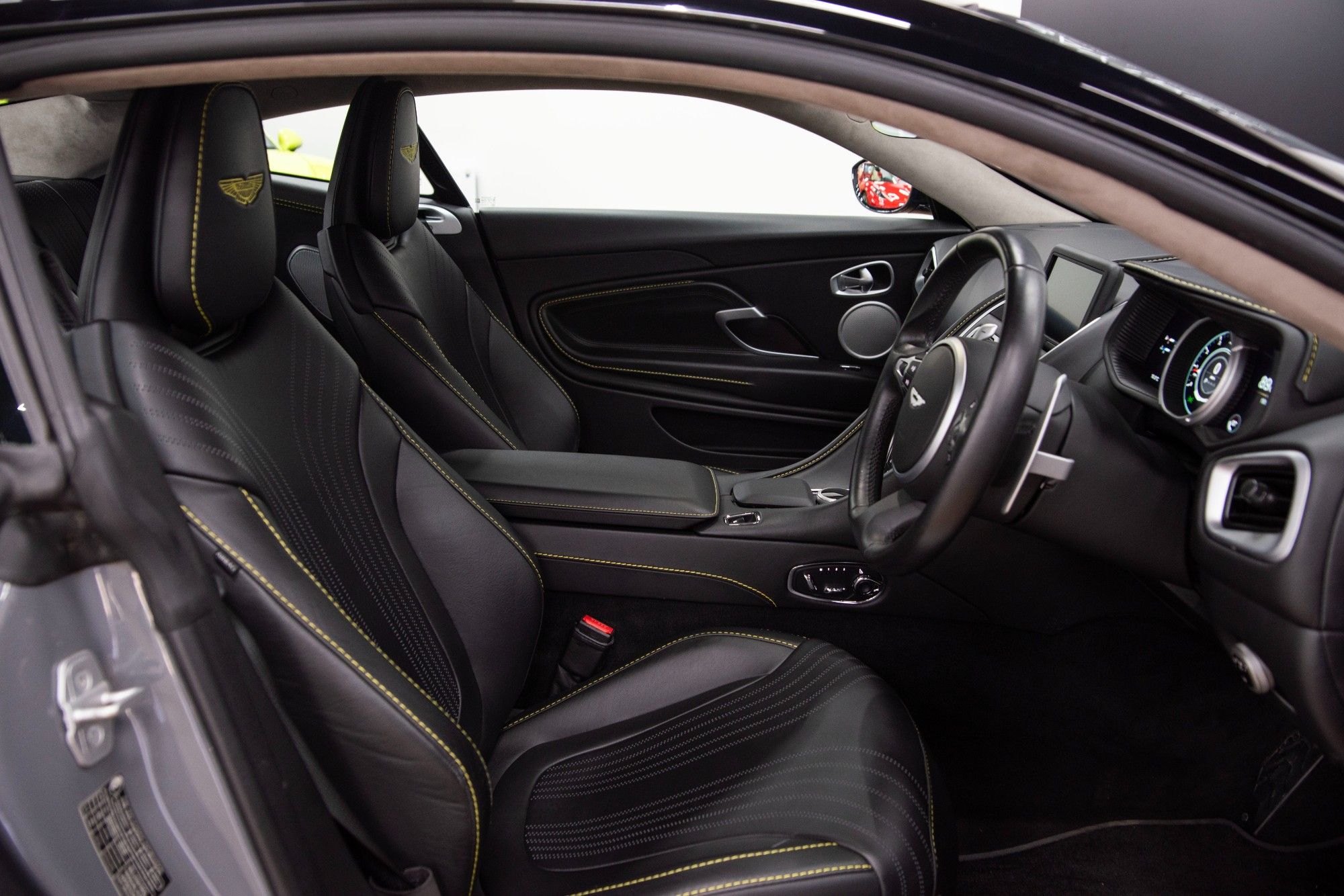 USED 2019 19 ASTON MARTIN DB11 4.0 V8 