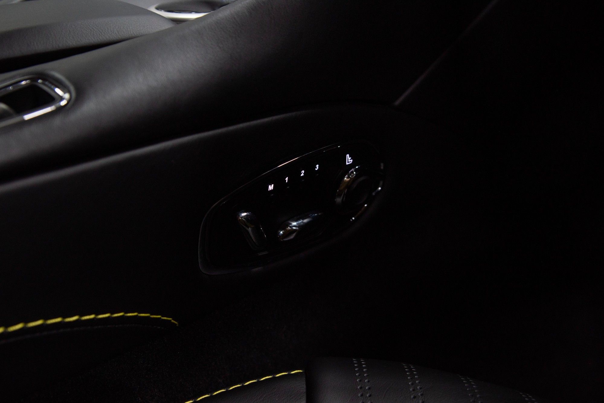 USED 2019 19 ASTON MARTIN DB11 4.0 V8 