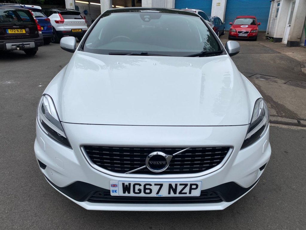 USED 2017 67 VOLVO V40 2.0 T5 R-DESIGN PRO 5d 240 BHP LOW MILEAGE/ FULL SERVICE HISTORY