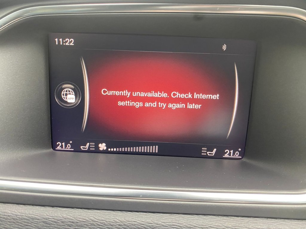 USED 2017 67 VOLVO V40 2.0 T5 R-DESIGN PRO 5d 240 BHP LOW MILEAGE/ FULL SERVICE HISTORY