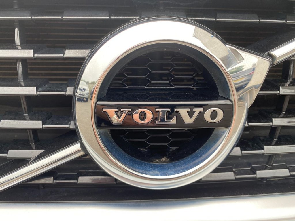 USED 2017 67 VOLVO V40 2.0 T5 R-DESIGN PRO 5d 240 BHP LOW MILEAGE/ FULL SERVICE HISTORY