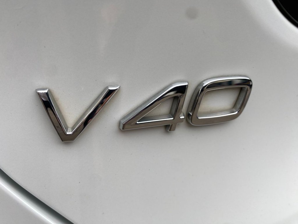 USED 2017 67 VOLVO V40 2.0 T5 R-DESIGN PRO 5d 240 BHP LOW MILEAGE/ FULL SERVICE HISTORY