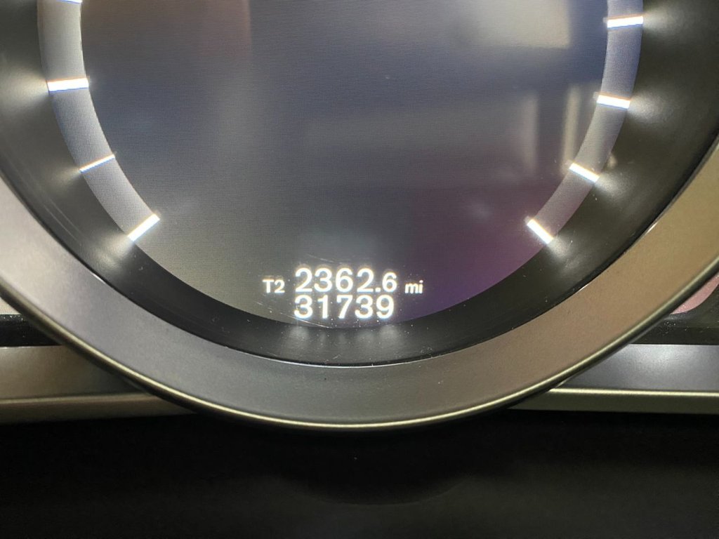 USED 2017 67 VOLVO V40 2.0 T5 R-DESIGN PRO 5d 240 BHP LOW MILEAGE/ FULL SERVICE HISTORY