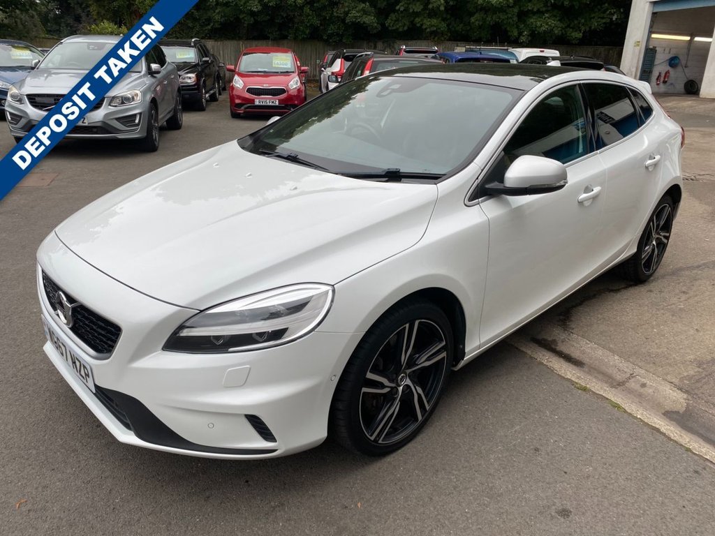 USED 2017 67 VOLVO V40 2.0 T5 R-DESIGN PRO 5d 240 BHP LOW MILEAGE/ FULL SERVICE HISTORY