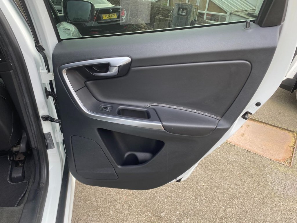 USED 2014 63 VOLVO XC60 2.4 D5 R-DESIGN LUX NAV AWD 5d 212 BHP DAB SAT NAV WINTER AND FAMILY PACK
