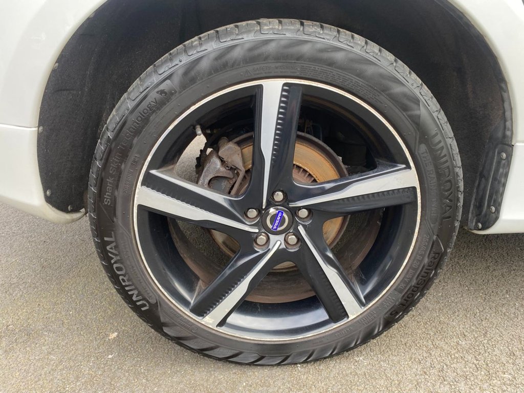 USED 2014 63 VOLVO XC60 2.4 D5 R-DESIGN LUX NAV AWD 5d 212 BHP DAB SAT NAV WINTER AND FAMILY PACK