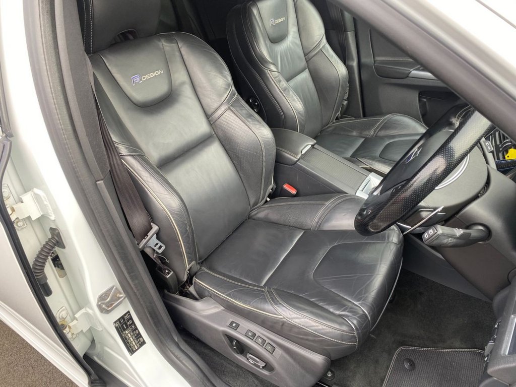 USED 2014 63 VOLVO XC60 2.4 D5 R-DESIGN LUX NAV AWD 5d 212 BHP DAB SAT NAV WINTER AND FAMILY PACK