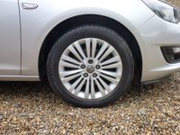 USED 2015 15 VAUXHALL ASTRA 1.6 EXCITE CDTI ECOFLEX S/S 5d 108 BHP www.suffolkcarcentre.co.uk - Located a Reydon