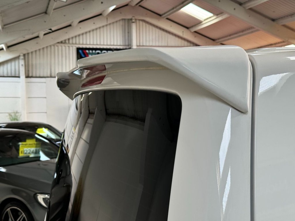 USED 2015 15 VOLKSWAGEN TRANSPORTER 2l d 138 BHP Window Van