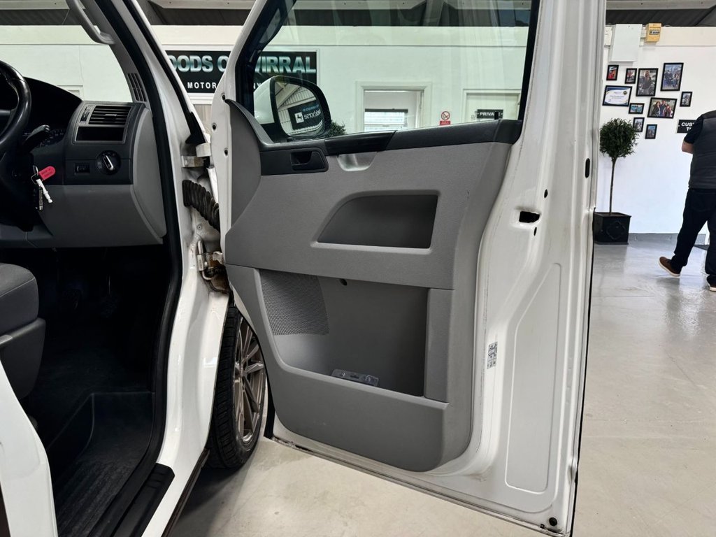 USED 2015 15 VOLKSWAGEN TRANSPORTER 2l d 138 BHP Window Van