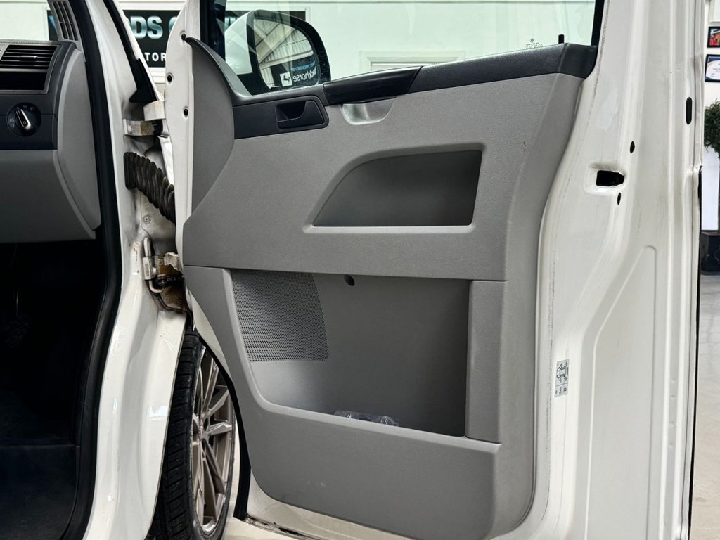 USED 2015 15 VOLKSWAGEN TRANSPORTER 2l d 138 BHP Window Van