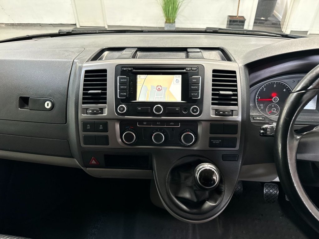 USED 2015 15 VOLKSWAGEN TRANSPORTER 2l d 138 BHP Window Van