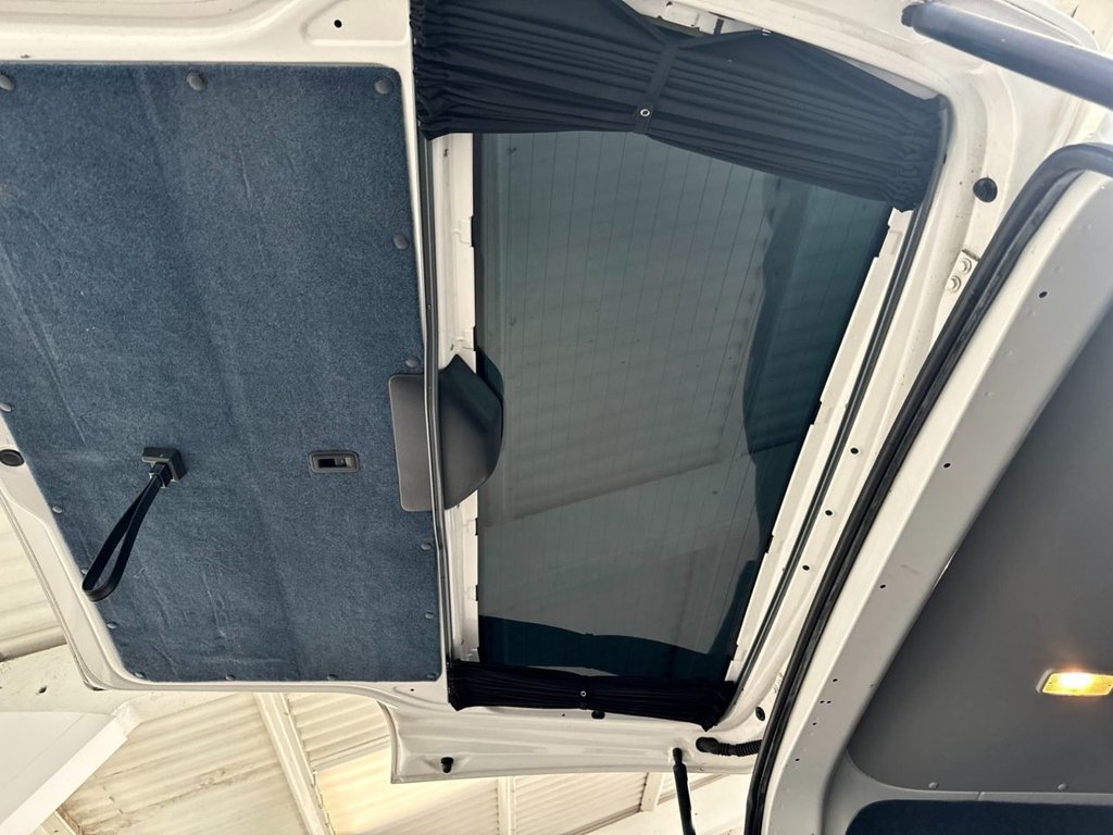 USED 2015 15 VOLKSWAGEN TRANSPORTER 2l d 138 BHP Window Van