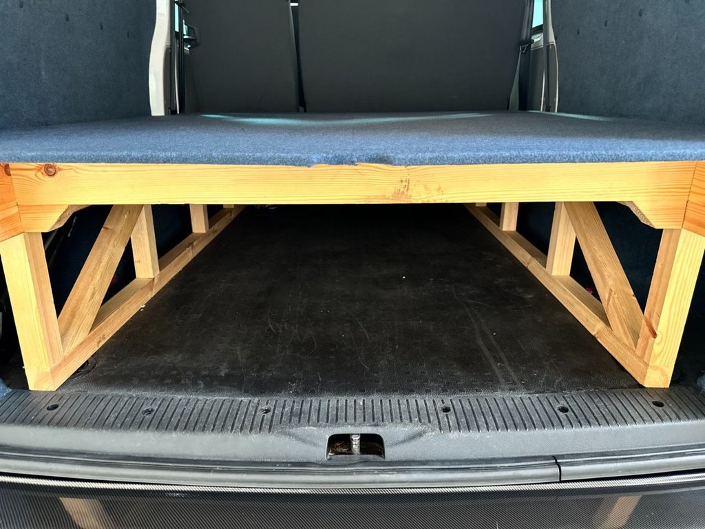 USED 2015 15 VOLKSWAGEN TRANSPORTER 2l d 138 BHP Window Van