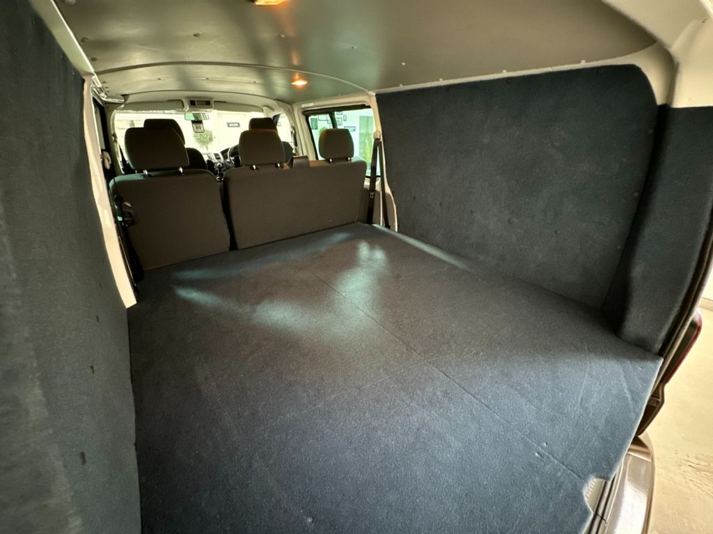 USED 2015 15 VOLKSWAGEN TRANSPORTER 2l d 138 BHP Window Van