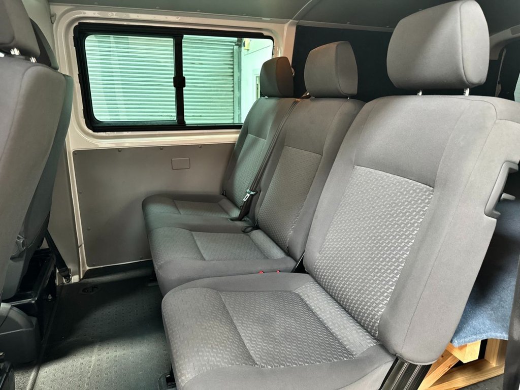 USED 2015 15 VOLKSWAGEN TRANSPORTER 2l d 138 BHP Window Van