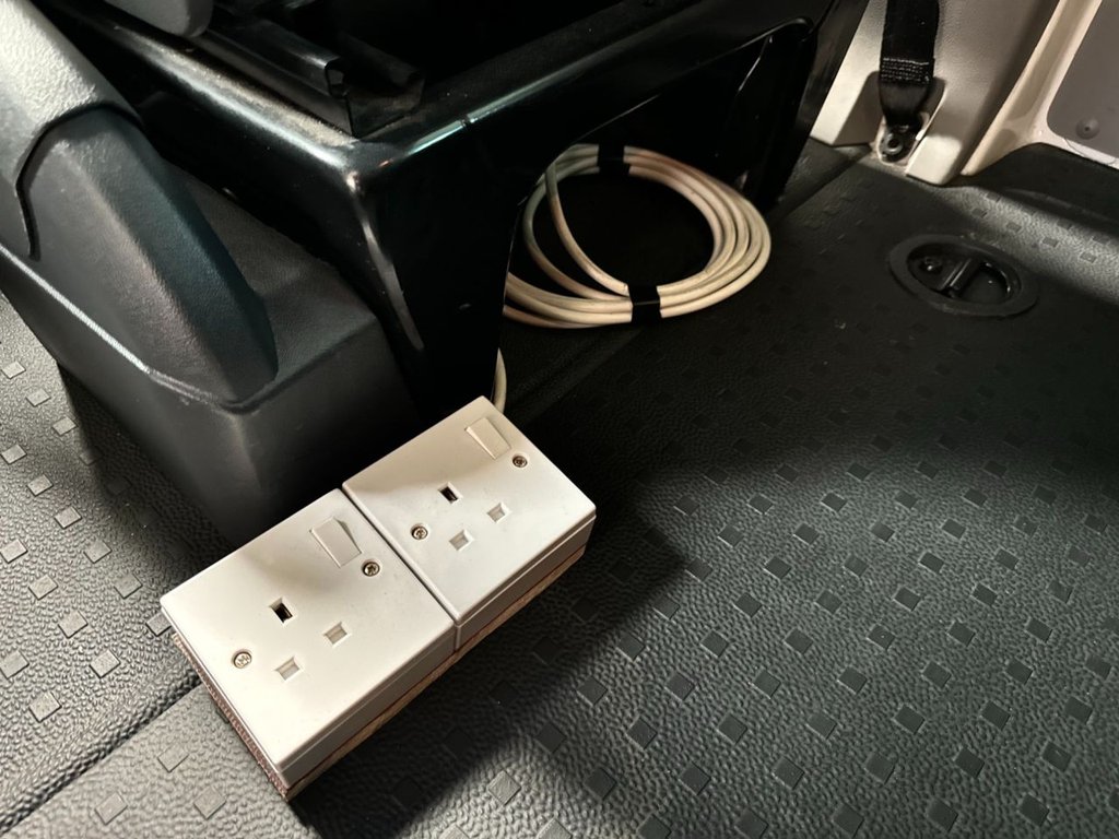 USED 2015 15 VOLKSWAGEN TRANSPORTER 2l d 138 BHP Window Van