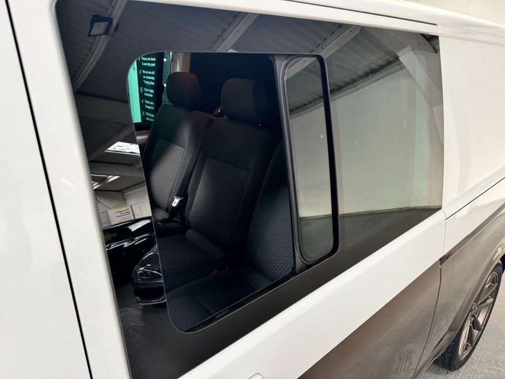 USED 2015 15 VOLKSWAGEN TRANSPORTER 2l d 138 BHP Window Van