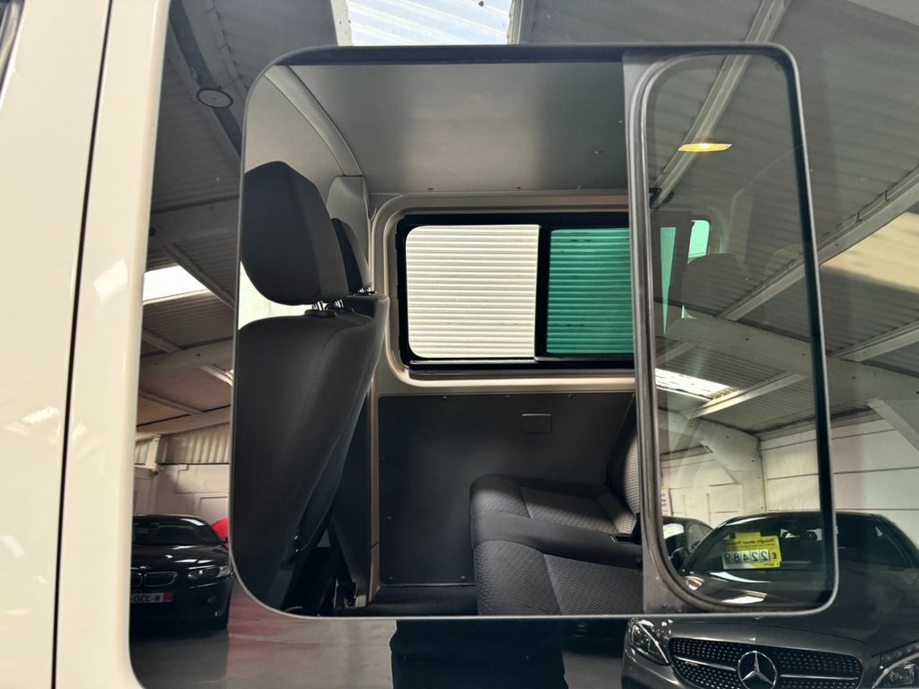 USED 2015 15 VOLKSWAGEN TRANSPORTER 2l d 138 BHP Window Van
