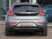 USED 2019 69 VOLVO V40 2.0 D2 MOMENTUM EDITION 5d 118 BHP 