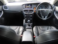 USED 2019 69 VOLVO V40 2.0 D2 MOMENTUM EDITION 5d 118 BHP 