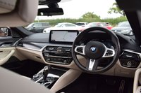 USED 2022 72 BMW 5 SERIES 3.0 530d MHT M Sport Saloon 4dr Diesel Hybrid Steptronic xDrive Euro 6 (s/s) (286 ps) SUNROOF / M SPORT PRO / H & K