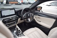 USED 2022 72 BMW 5 SERIES 3.0 530d MHT M Sport Saloon 4dr Diesel Hybrid Steptronic xDrive Euro 6 (s/s) (286 ps) SUNROOF / M SPORT PRO / H & K