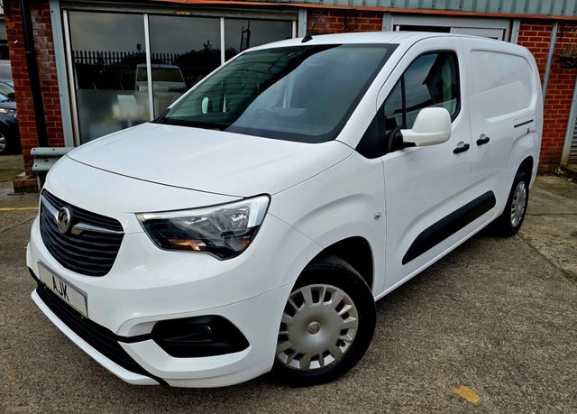 2020 70 Vauxhall Combo 1.5 L2H1 2300 SPORTIVE 101 BHP