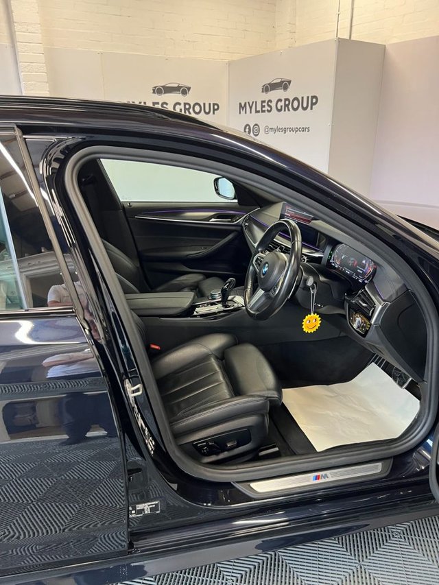 2021 BMW 5 SERIES - Photo 9