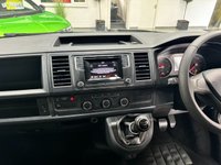 USED 2018 68 VOLKSWAGEN TRANSPORTER SHUTTLE 2.0 TDI SE Minibus Double Cab 5dr Diesel Manual FWD SWB Euro 6 (s/s) (102 ps) 8 SEATS+BLUETOOTH+PARKASSIST