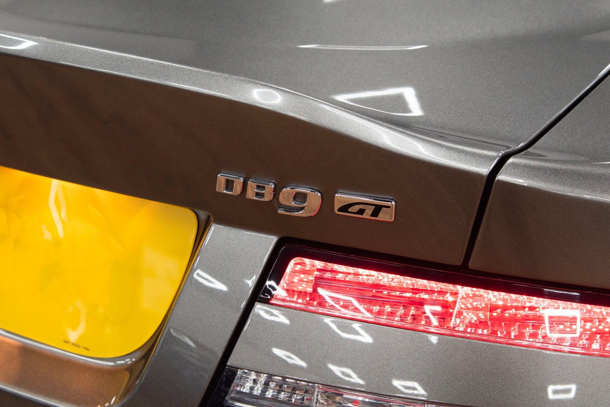 USED 2016 09 ASTON MARTIN DB9 5.9 V12  