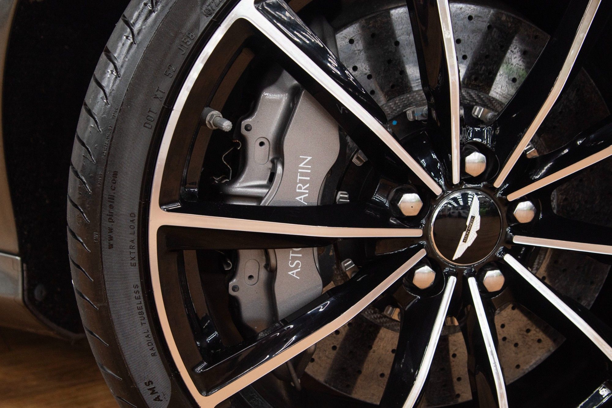 USED 2016 09 ASTON MARTIN DB9 5.9 V12  