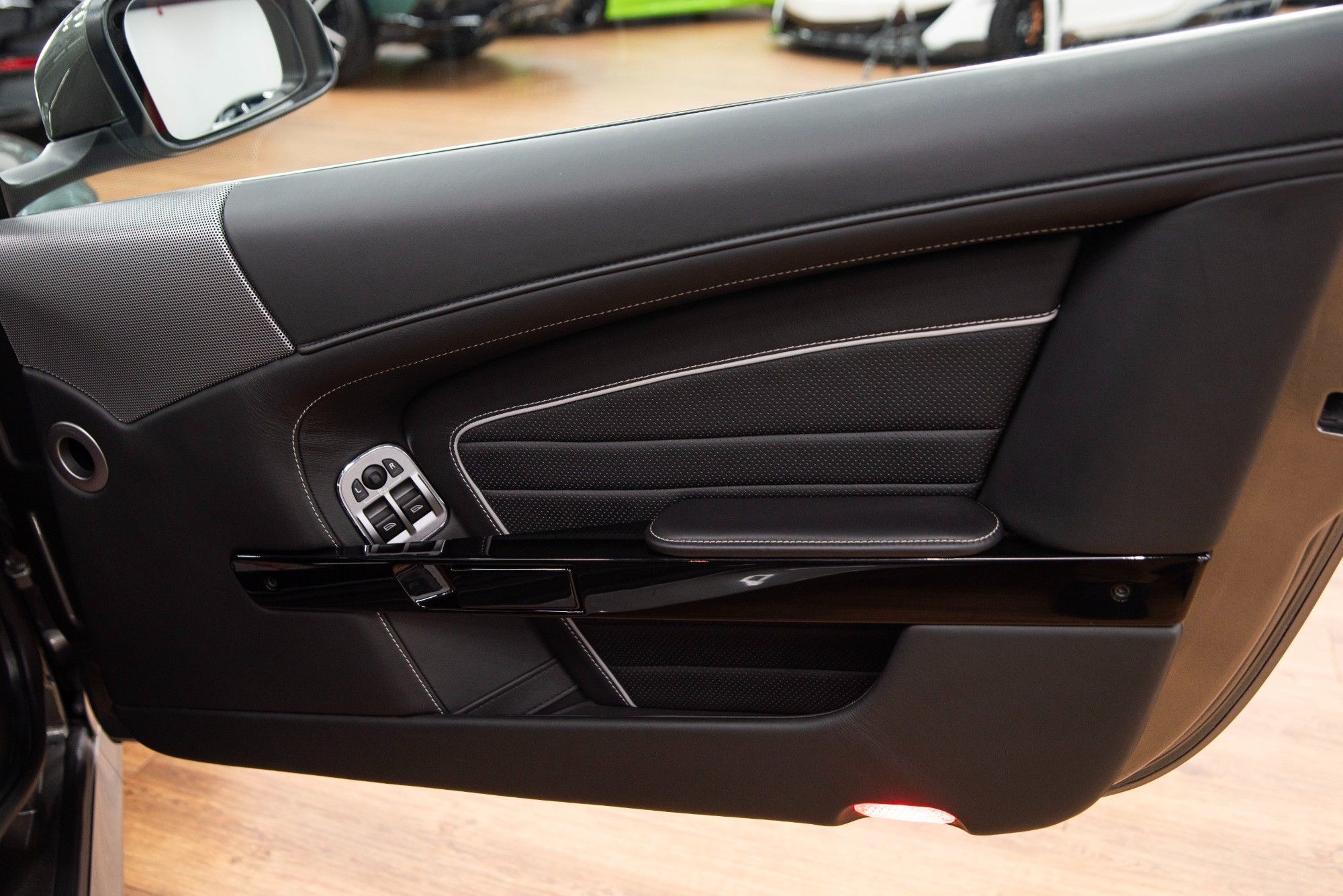 USED 2016 09 ASTON MARTIN DB9 5.9 V12  