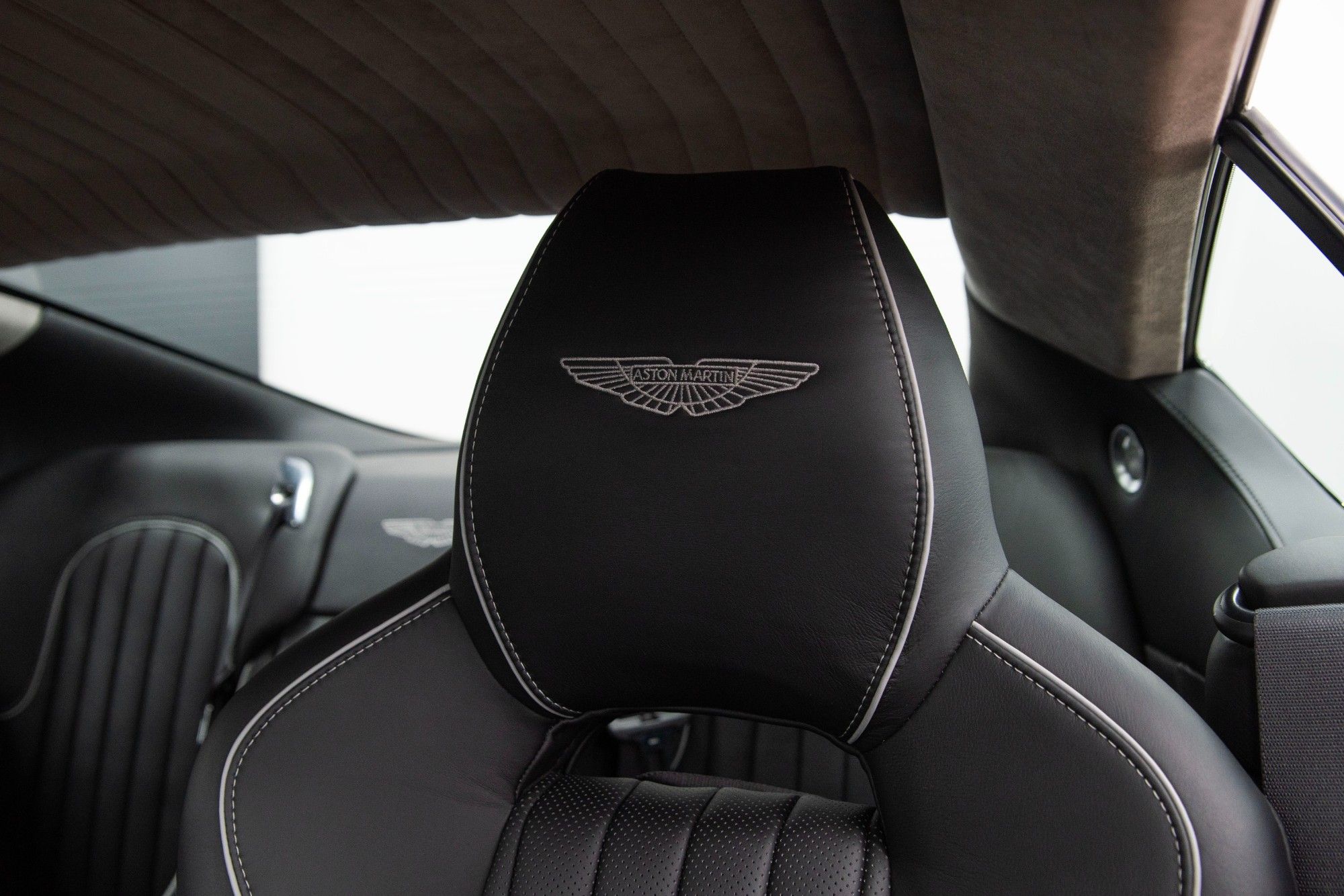 USED 2016 09 ASTON MARTIN DB9 5.9 V12  