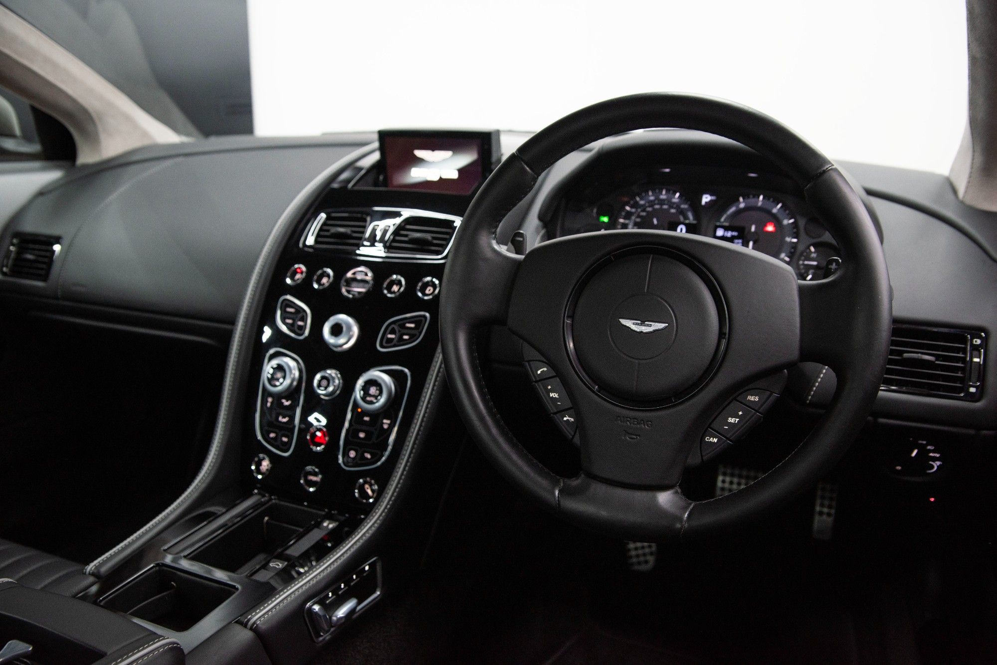 USED 2016 09 ASTON MARTIN DB9 5.9 V12  
