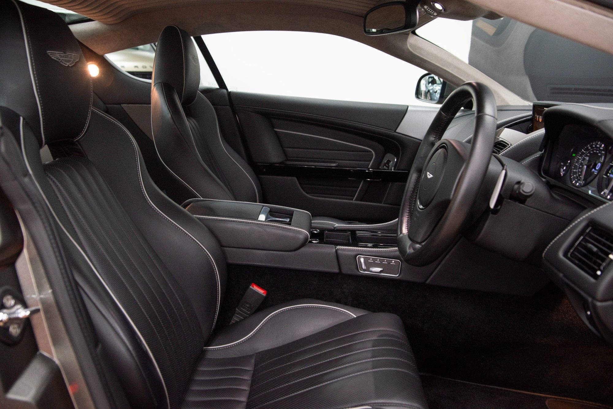USED 2016 09 ASTON MARTIN DB9 5.9 V12  