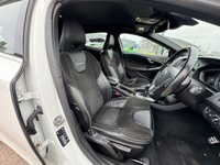USED 2014 14 VOLVO V40 1.6 T2 R-DESIGN 5d 118 BHP 