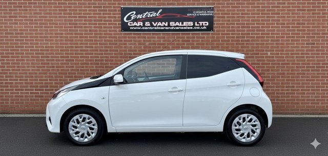 2021 TOYOTA AYGO - Photo 4