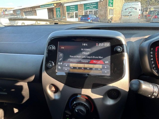 2021 TOYOTA AYGO - Photo 9