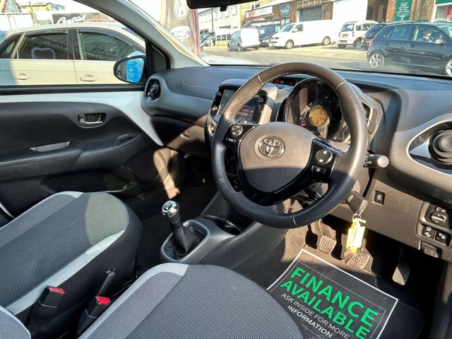 2021 TOYOTA AYGO - Photo 11