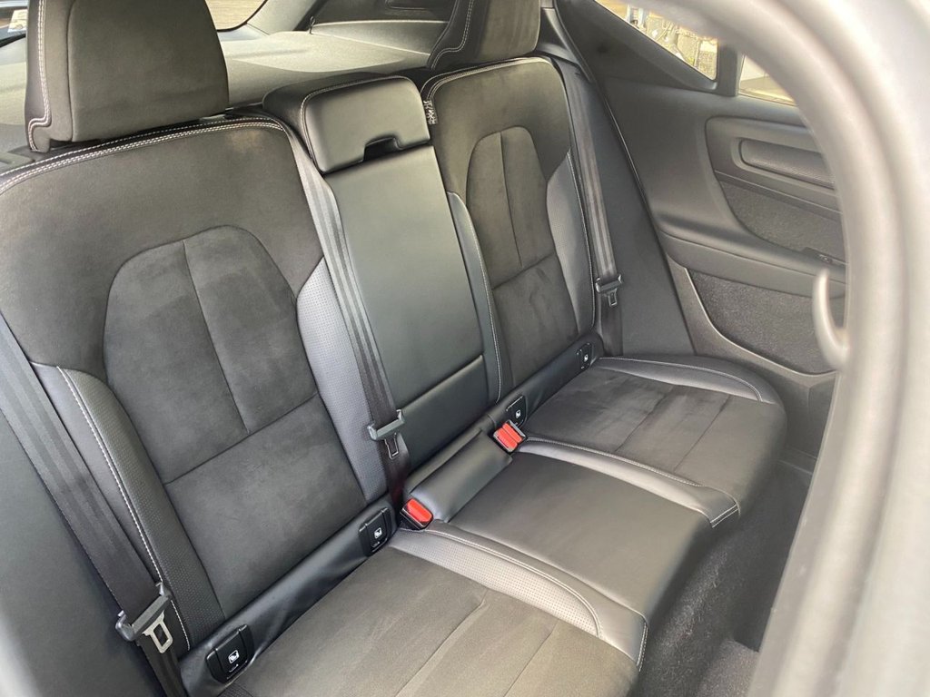 USED 2018 18 VOLVO XC40 2.0 D4 First Edition SUV 5dr Diesel Auto AWD Euro 6 (s/s) (190 ps) FULL SERVICE HISTORY