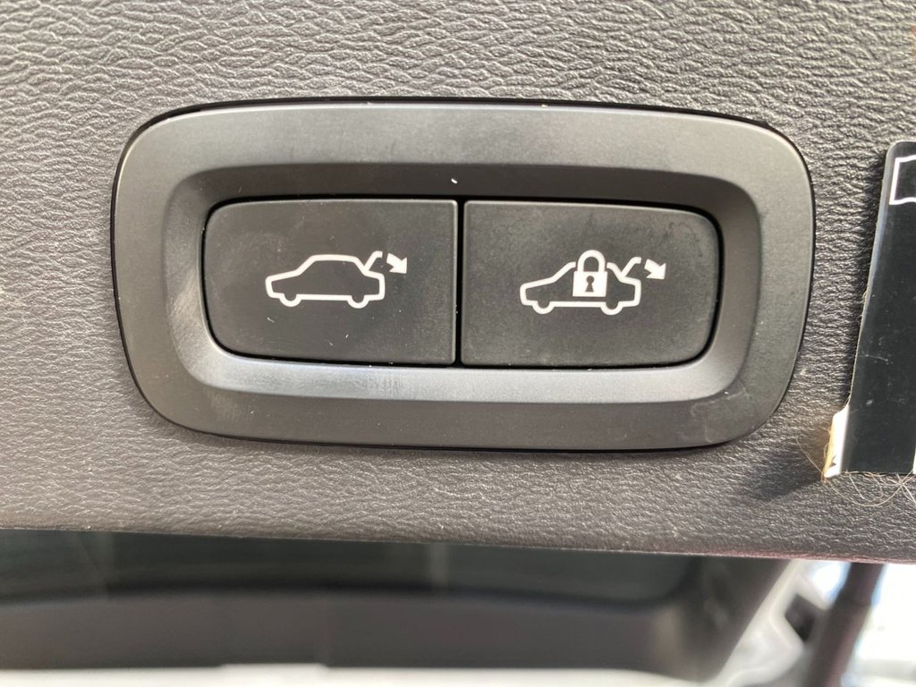USED 2018 18 VOLVO XC40 2.0 D4 First Edition SUV 5dr Diesel Auto AWD Euro 6 (s/s) (190 ps) FULL SERVICE HISTORY