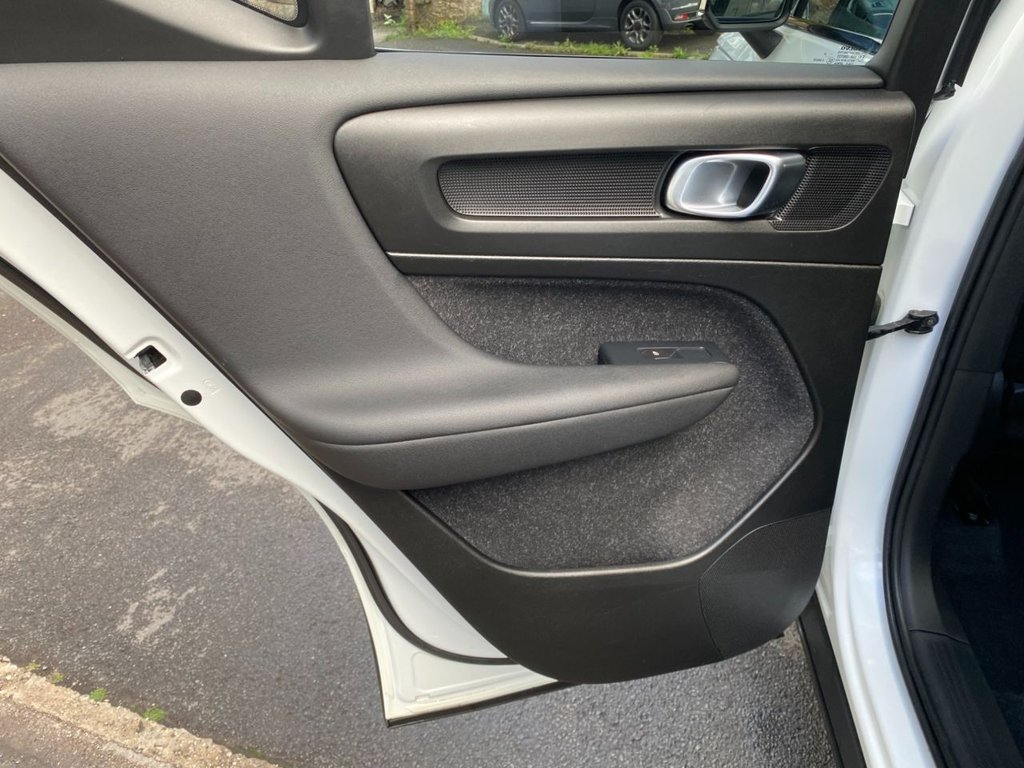 USED 2018 18 VOLVO XC40 2.0 D4 First Edition SUV 5dr Diesel Auto AWD Euro 6 (s/s) (190 ps) FULL SERVICE HISTORY