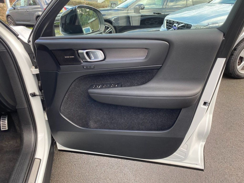 USED 2018 18 VOLVO XC40 2.0 D4 First Edition SUV 5dr Diesel Auto AWD Euro 6 (s/s) (190 ps) FULL SERVICE HISTORY