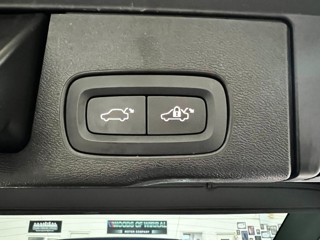 USED 2020 70 VOLVO XC60 2.0h T6 Recharge 11.6kWh R-Design SUV 5dr Petrol Plug-in Hybrid Auto AWD Euro 6 (s/s) (340 ps) &pound;8355 UPGRADES+CLIMATE+LOUNGE